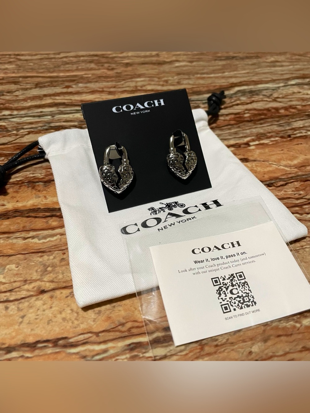 Coach - Picture 3 of 6